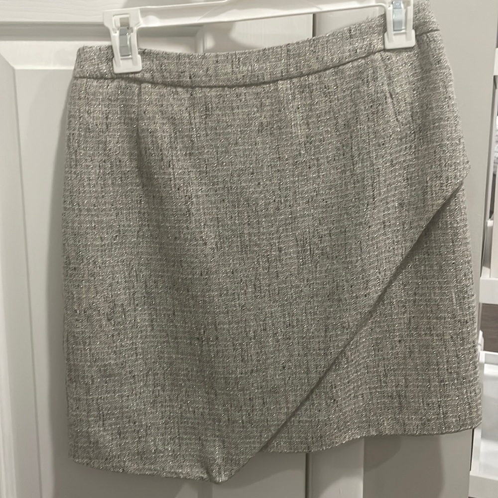 H&M off white tweed pencil skirt (size 8 but fits like size 4)